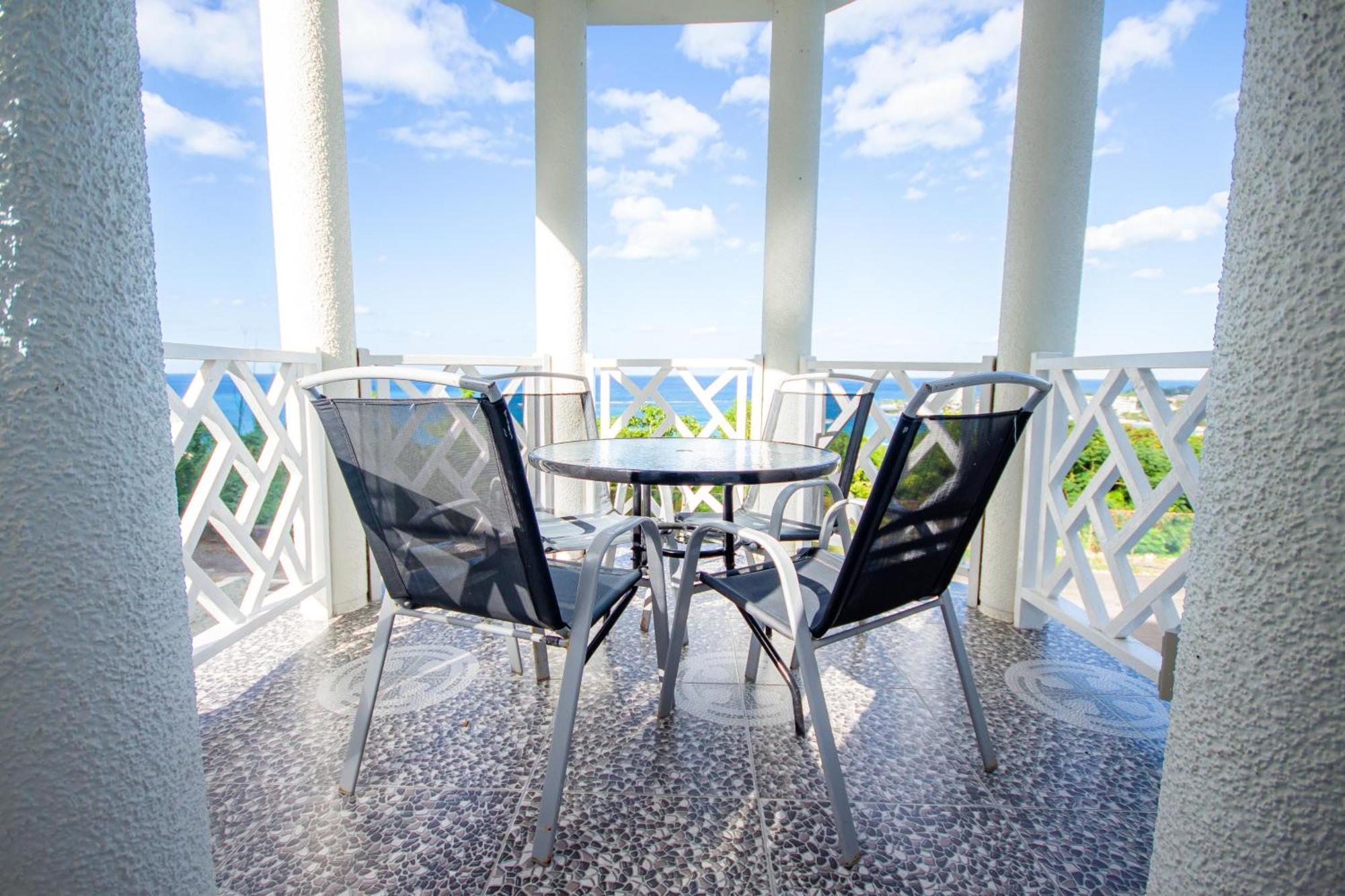 Ocho Rios Ocean Front Luxury Studio Sky Castles 24 Hrs Sleeps 2公寓 外观 照片