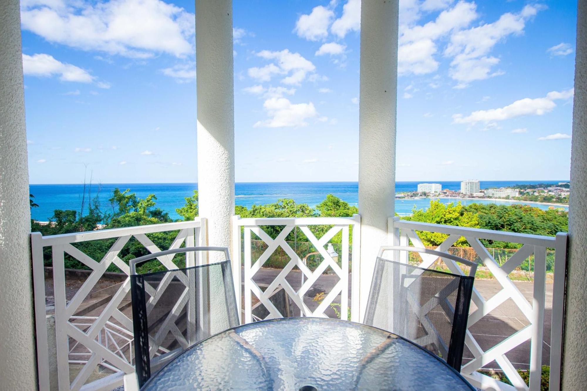 Ocho Rios Ocean Front Luxury Studio Sky Castles 24 Hrs Sleeps 2公寓 外观 照片